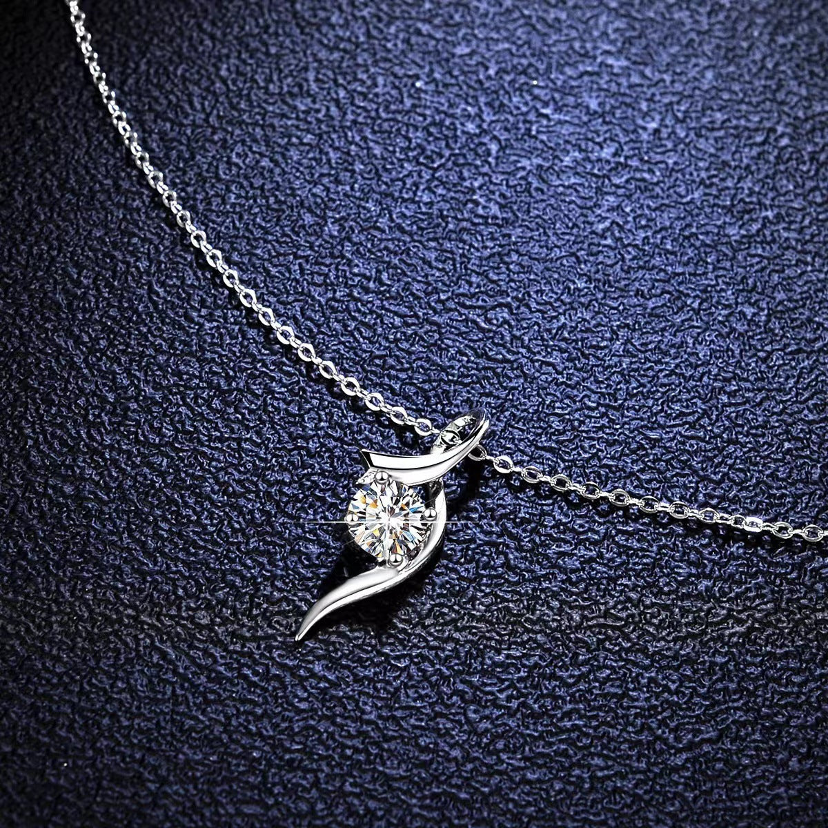 Classic Four-claw 1 Karat Diamond Necklace